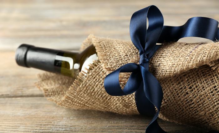 Creative Wine Bottle Gift Wrapping Ideas Using Farbic