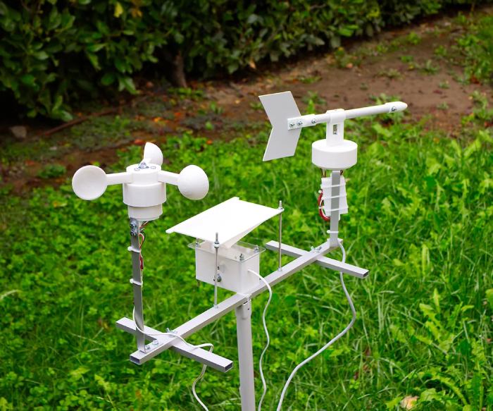 DIY Weather Station Kit gifts for science nerd