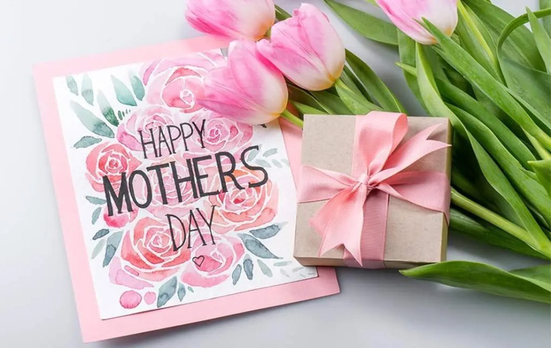 Give Mom Flower Bouquet as Bét Gift for Mother's Day