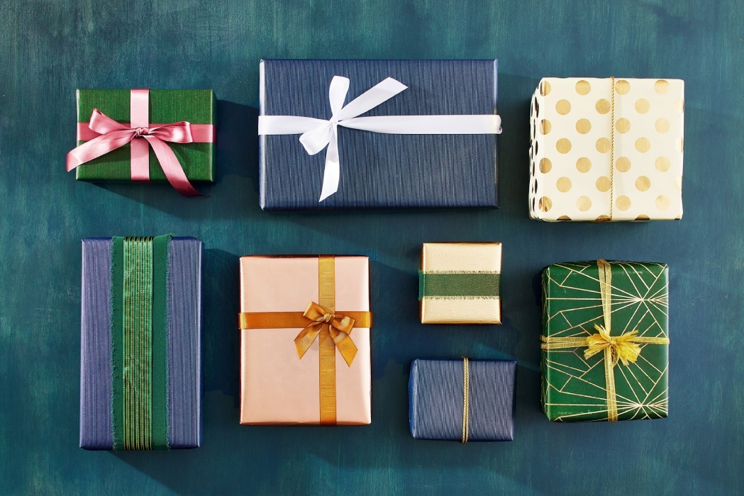 How to Wrap Your Gifts for The 32nd Anniversary