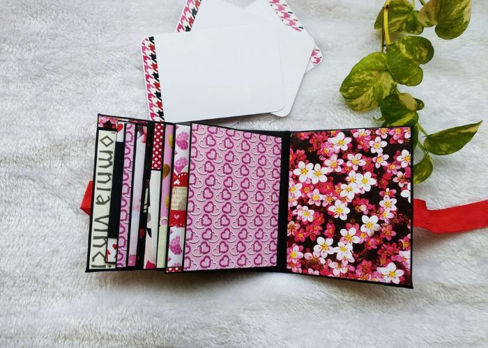 DIY Mini Scrapbook As Mother's Day Gifts For Employees