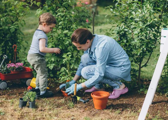 Planting Flowers Together As Mothers Day Ideas For Preschoolers